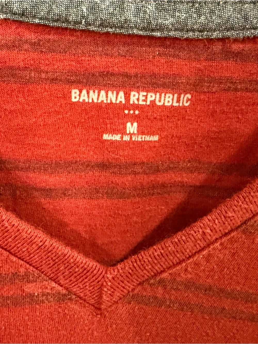 Banana Republic Men’s Red Short‑Sleeve V‑Neck with Subtle Stripes